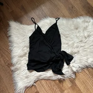 REFORMATION IIona Wrap Top In Black thumbnail 3