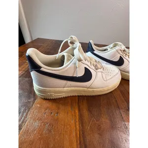 Nike Air Force 1‎ 07 Low Womens White Navy Gold Sneakers FZ6768-100 Size 9 thumbnail 2