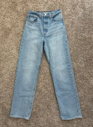 Levi’s ribcage straight jeans thumbnail 1