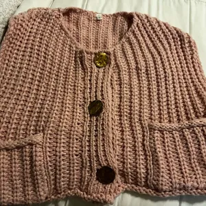 Chunky Pink Knit Sweater Size L thumbnail 1