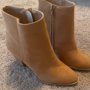 BRAND NEW Suede Booties Size 6 thumbnail 2