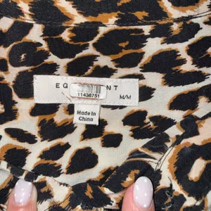 Equipment Silk Blouse Women Medium Leopard Print Excellent Animal Button Down thumbnail 2