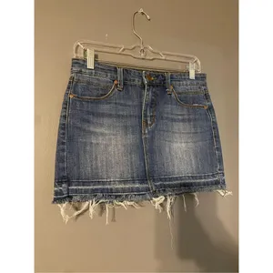 Forever 21 Contemporary Skirt Zip Fly Denim Jean Cut Off Mini Medium NWOT thumbnail 2