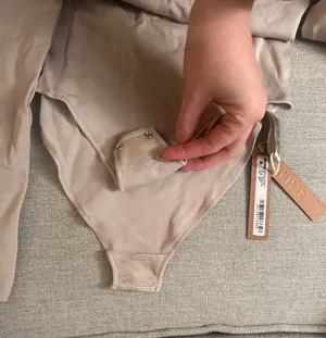 SKIMS Essential Off The Shoulder Bodysuit thumbnail 2