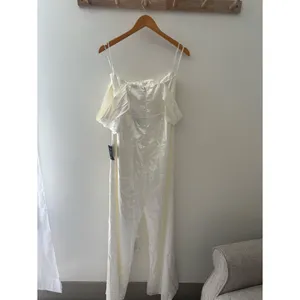 Lulus Unbelievable Aura White Satin Off-the-Shoulder Jumpsuit Size Large Bridal thumbnail 5
