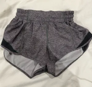 Lululemon Hotty Hot Shorts 2.5" Low-Rise thumbnail 1