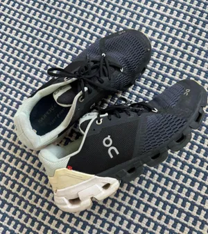 On Cloud Running Shoes thumbnail 1