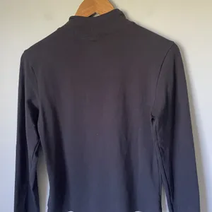 Nike Swoosh Mock-Neck Long-Sleeve Top Black Athletic Cotton Women's Size Medium thumbnail 6