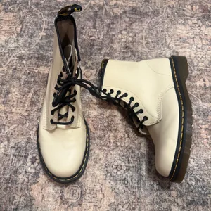 Dr. Martens 1460 Parchment Beige Smooth Leather 8-Eye Combat Boots 30552 thumbnail 4