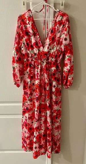 NWT Floral Red and Pink Women's Dress Size Medium thumbnail 1