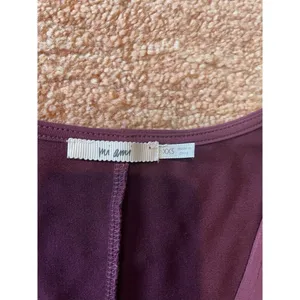Francesca's MiAmi Top Womens Small Burgundy V-Neck Peplum Short Sleeve Woven thumbnail 2