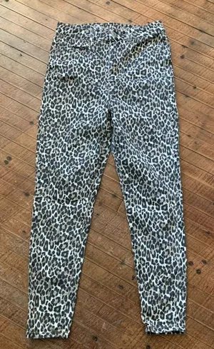 American Eagle cheetah print curvy super high rise 6 short jeggings thumbnail 1