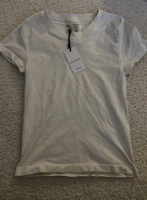 Aritzia beige seamless tee shirt thumbnail 1