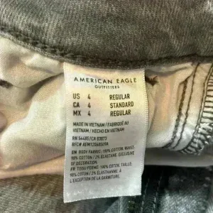 American Eagle AEO Women's Mom‎ Jeans Gray Ripped Distressed Size 4 thumbnail 6