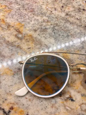 Ray-Ban Sunglasses thumbnail 2
