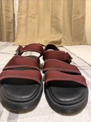 Dr. Martens Effra 9W 10Mens Black Insole with Burgundy Trim thumbnail 4