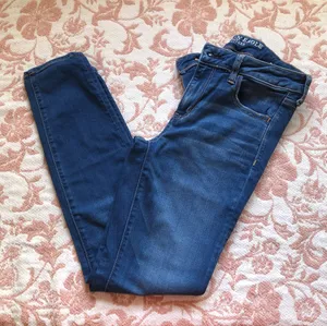 American Eagle dark wash skinny jeans in a US 10. Cotton, viscose & polyester blend. #skinny #denim thumbnail 1