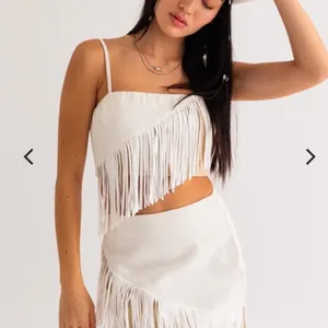 Le Lis Collection | Woman's Two Tone White Tan Ribbed Fringe Crop‎ Top, Size L thumbnail 2