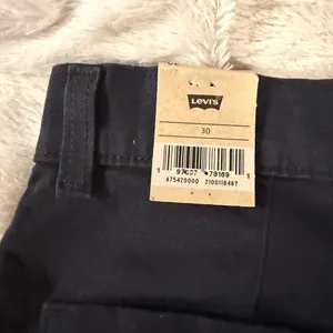 NWT Levi's Utility Shorts‎ in Caviar Black Size 30 thumbnail 7