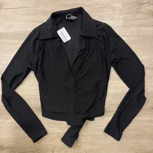 Windsor Top Long Sleeve Black Crop v-neck Size small thumbnail 3