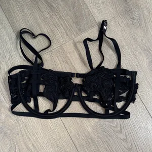 Victoria's Secret Black Lace Unlined Bra thumbnail 4
