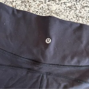 LULULEMON In Movement Short Everlux 2.5" in Black Sz. 10 thumbnail 8