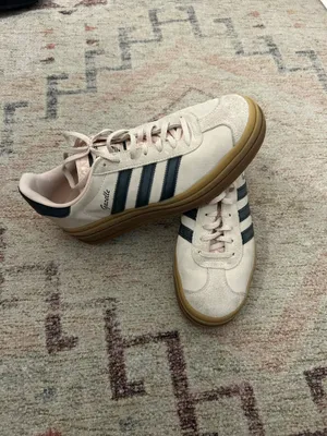Light pink and navy Adidas gazelles  thumbnail 4
