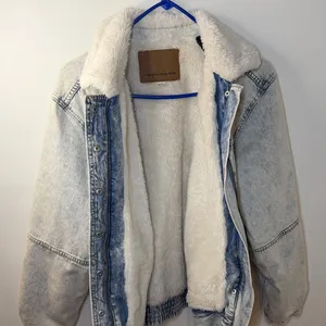 American Eagle Denim Jacket with Faux Fur Collar thumbnail 2
