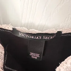 Victorias Secret Black Satin Lace Trim Adjustable Strap Vintage Y2K Neglige Tank thumbnail 4