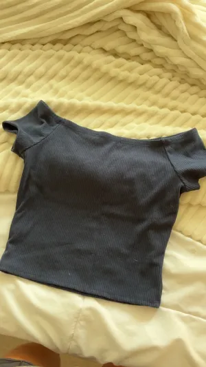 City Vibe Navy blue off the shoulder crop top in a S thumbnail 3