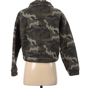 ✨ American Eagle Women’s Camo Fleece Sherpa Teddy Cropped Jacket✨ thumbnail 3