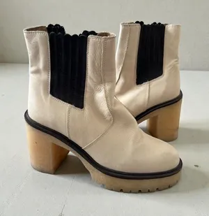 FREE PEOPLE Cream Leather Pull On Boots Size 37.5 / 7.5 thumbnail 1
