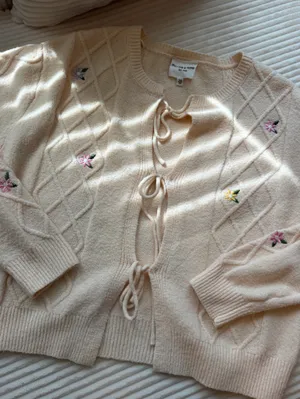 Willow & Wind Cream Floral Embroidered Tie Front Cardigan M/L thumbnail 1