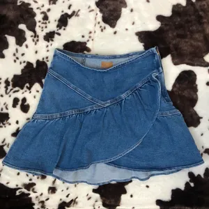 MOTHER The Minx Ruffled Denim Mini Skirt in Layover Jean Denim Asymmetrical Ruffles Pleats New w/o tag Sz 28 - Measurement in pics thumbnail 2