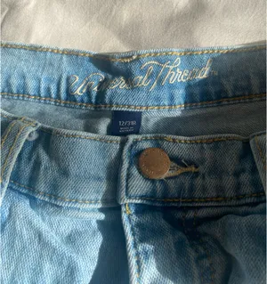 Loose Light Wash High-Rise Jeans thumbnail 4