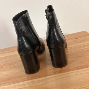 Franco Sarto Croc Embossed Leather Ankle Boots Block Heel Side Zipper Size 7 thumbnail 9