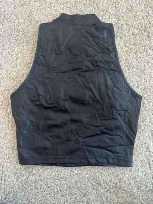 Faux leather sleeveless crop top Black thumbnail 3