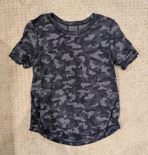 Lululemon Camo Tee thumbnail 1