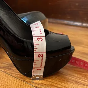 Stuart Weitzman Black‎ Patent Leather Platform Peep Toe Pumps Size 7M thumbnail 4
