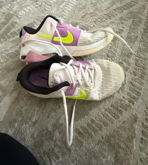 Nike Women's Zoom Bella 6 Training Shoes Pearl Pink/Volt/Rush Fuchsia thumbnail 1