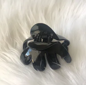 Claw hair clip. thumbnail 1