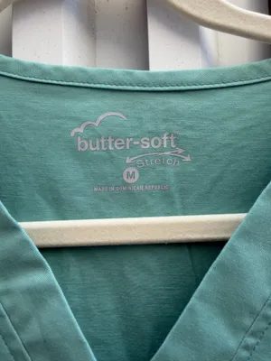 Uniform Advantage Butter-Soft Stretch Aqua Scrub Top Women’s Medium V-Neck Medical Uniform Scrub Top thumbnail 3