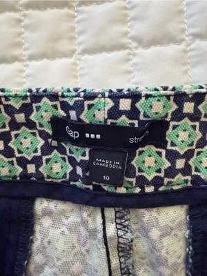 Gap patterned shorts thumbnail 3
