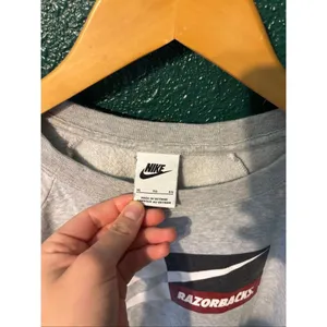 Women’s Nike Crewneck Size XL Arkansas RAZORBACKS thumbnail 2