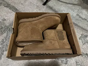 UGG Mini Boots thumbnail 1