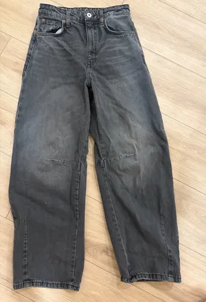 Zara barrel jeans  thumbnail 1