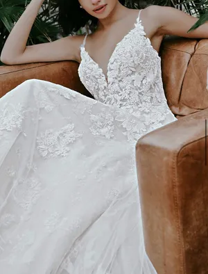 Wedding Dress White Size 8 thumbnail 5