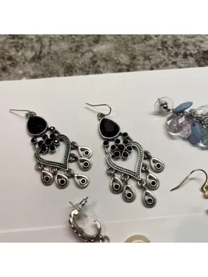 Lot Of 4 Beaded Pierced Earrings Dangle Mix Bead thumbnail 3