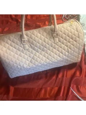 Elegant Quilted vegan leather weekender thumbnail 6