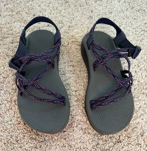Size 8.5 thumbnail 1